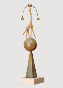 Balancing-Giraffe (Bronze) H42cm x W10cm x 10cm